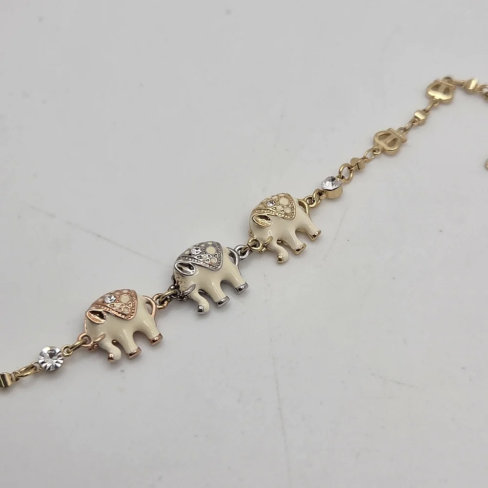 Charming Elephant Bracelet in Gold and Cream - Picture 2 of 8